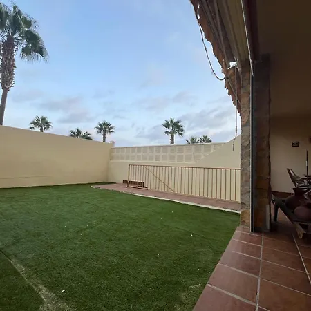 Amplio De 3 Con Piscina, Pista De Padel, Futbol Y Garaje Cubierto 2 Coches En Altas Entinas Apartamento