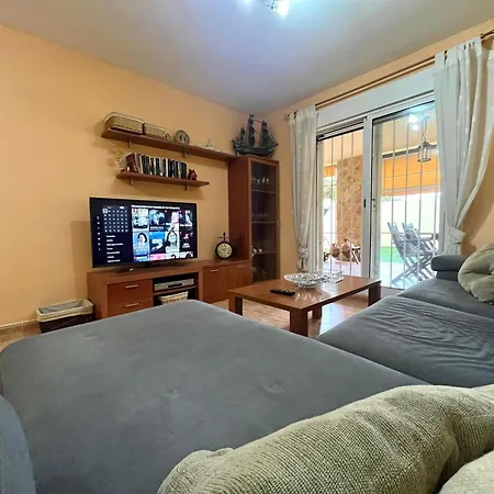 Amplio De 3 Con Piscina, Pista De Padel, Futbol Y Garaje Cubierto 2 Coches En Altas Entinas