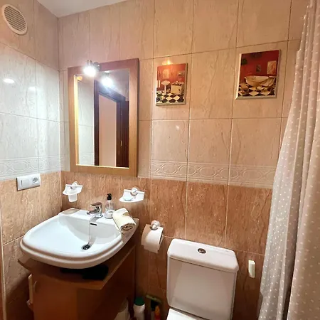 Apartamento Amplio De 3 Con Piscina, Pista De Padel, Futbol Y Garaje Cubierto 2 Coches En Altas Entinas *