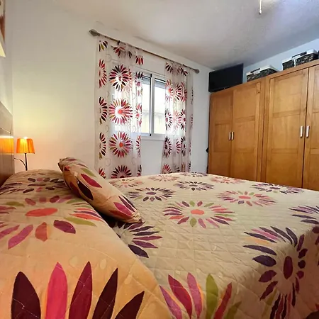 Apartamento Amplio De 3 Con Piscina, Pista De Padel, Futbol Y Garaje Cubierto 2 Coches En Altas Entinas Almerimar