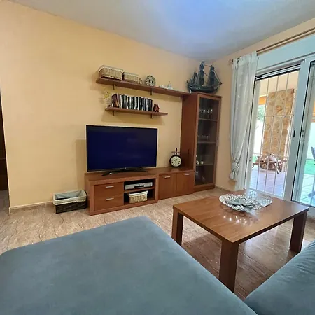 Amplio De 3 Con Piscina, Pista De Padel, Futbol Y Garaje Cubierto 2 Coches En Altas Entinas