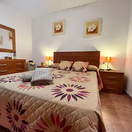 Apartamento Amplio De 3 Con Piscina, Pista De Padel, Futbol Y Garaje Cubierto 2 Coches En Altas Entinas Almerimar