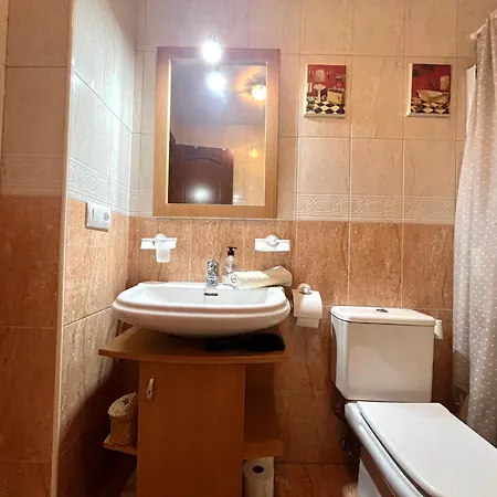 Apartamento Amplio De 3 Con Piscina, Pista De Padel, Futbol Y Garaje Cubierto 2 Coches En Altas Entinas